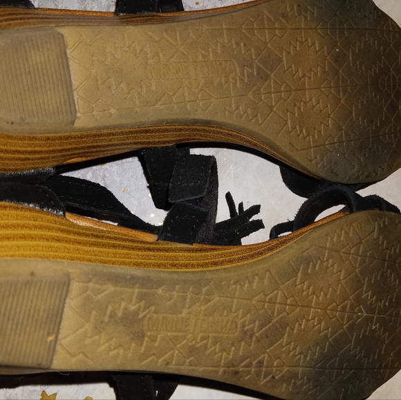 Minnetonka fringed sandals black size 6 - Picture 5 of 6